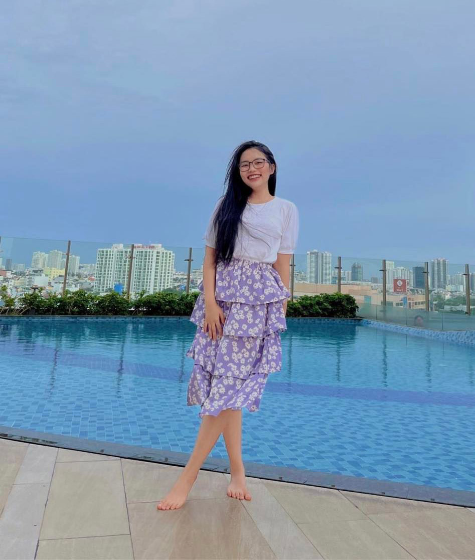 "Dậy thì thành công" Phương Mỹ Chi ghi điểm với phong cách ăn mặc gợi cảm mà kín đáo - 4
