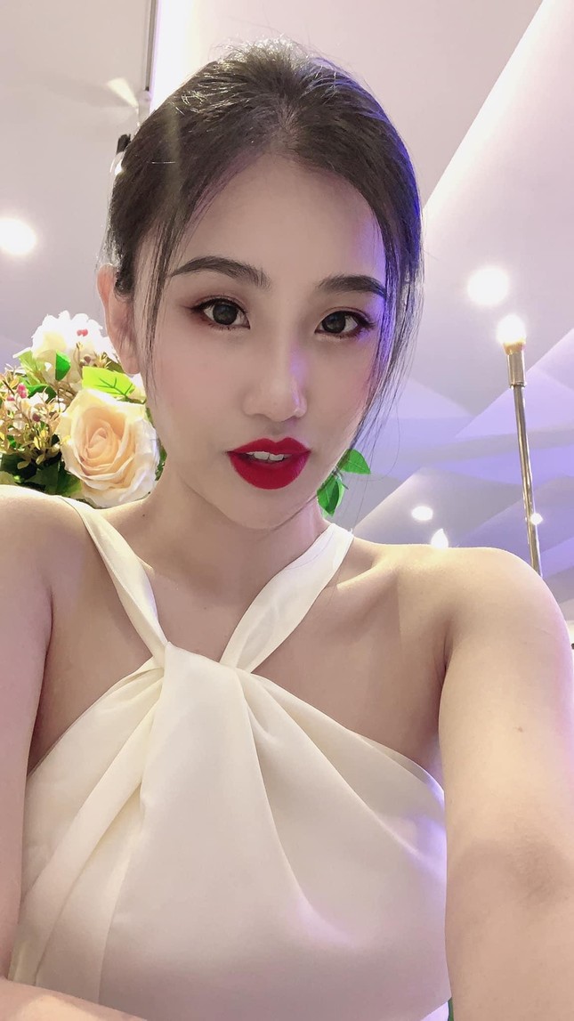 Nữ tiếp viên trưởng hàng không sở hữu sắc vóc nóng bỏng dự thi Miss Grand Vietnam 2022 - Ảnh 3.