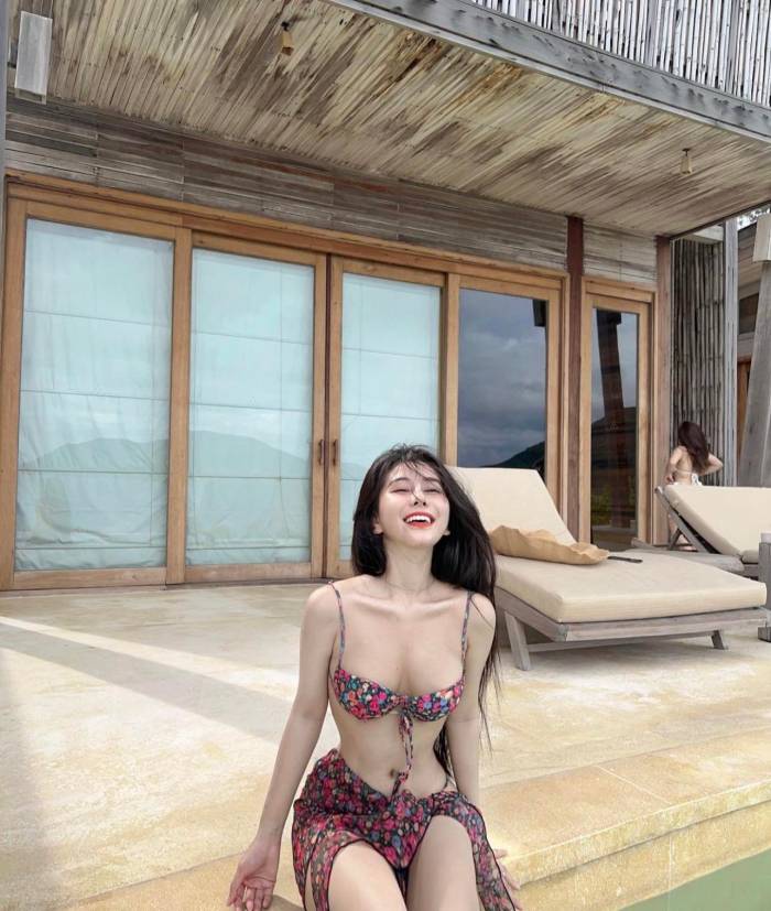 Võ Ngọc Trân khoe hình thể đẹp với bikini - 4