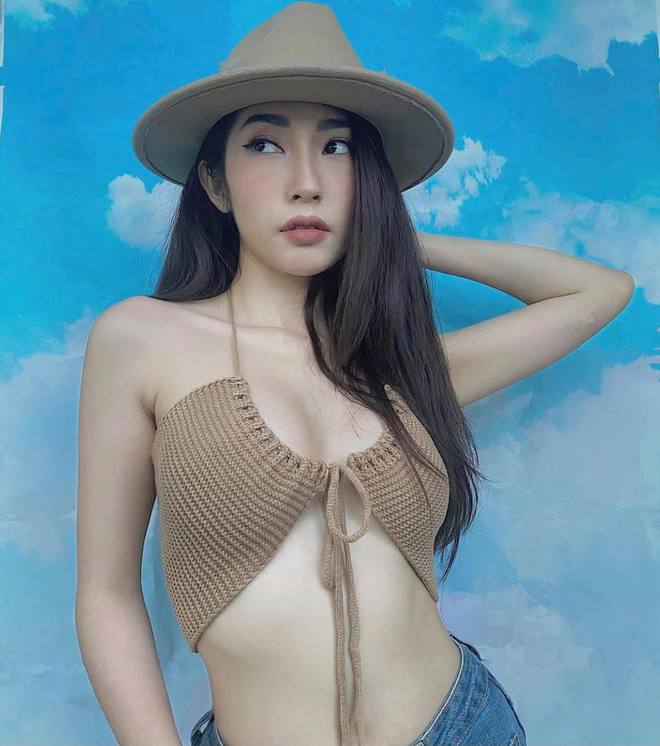 Khổng Tú Quỳnh khoe dáng “mình trắm” với áo “trái tim ngược” - 7