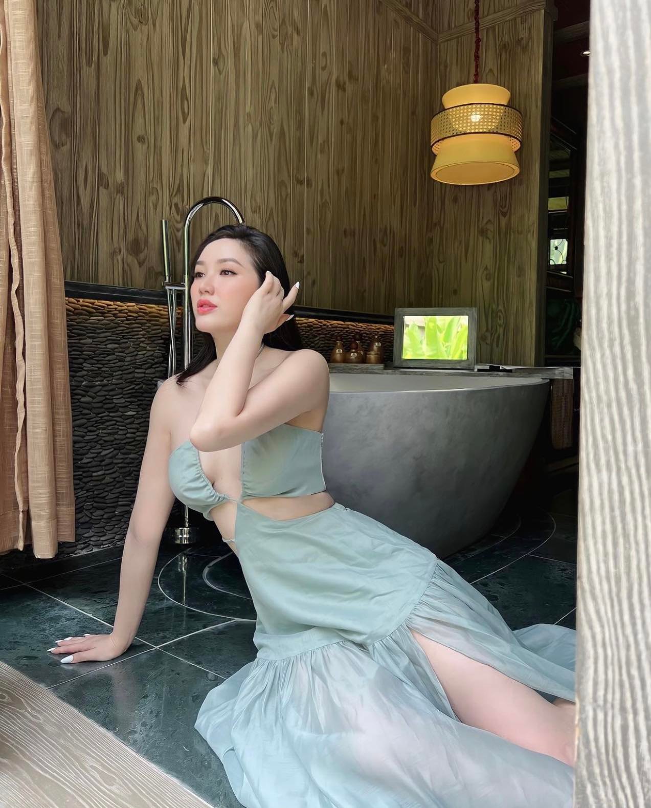 Bảo Thy, bà xã Chi Bảo, Hà Hồ mê mẩn chiếc váy cut-out táo bạo khoe body “mẹ bỉm” - 4
