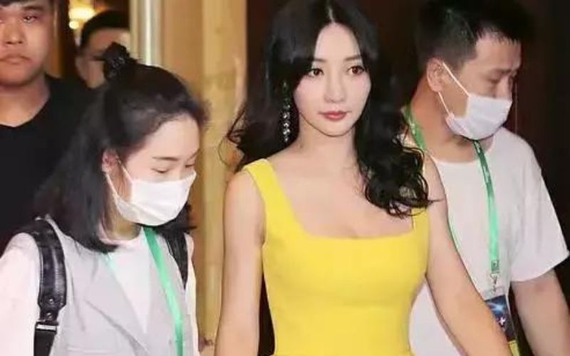 Trợ lý của sao: 1001 công việc nhưng mức lương chỉ bằng 1/10.000 ngôi sao 7 Các nghệ sĩ thường bắt trợ lý thực hiện những yêu cầu vô lý. (Ảnh minh họa internet)
