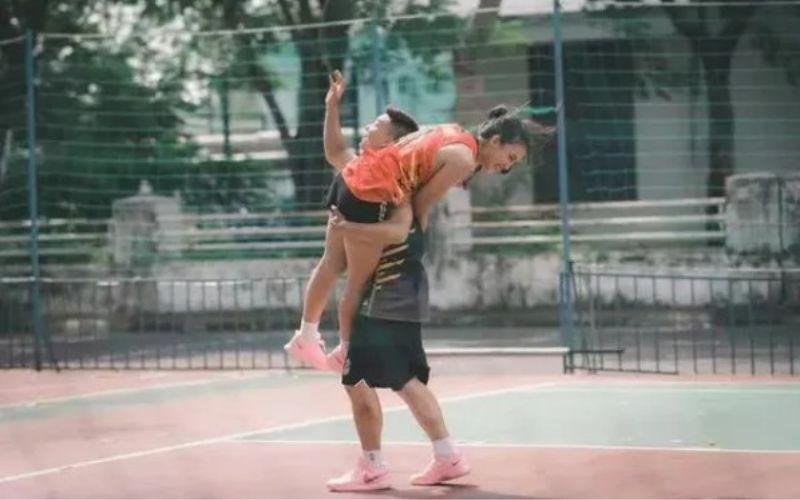 2 cặp đôi vàng trong làng bóng rổ: Từ đồng nghiệp thành người yêu 10 Cả hai thường xuyên đăng tải hình ảnh ngọt ngào khiến ai xem xong cũng thấy xuýt xao, ao ước được như thế