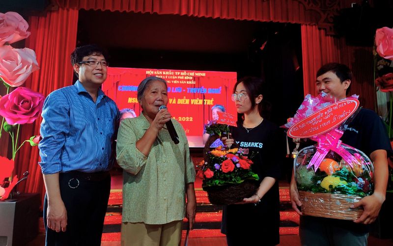 Một số NSƯT không có tên trong danh sách xét tặng danh hiệu NSND, các nghệ sĩ gạo cội và giới chuyên môn nói gì? 10 NSƯT Lê Thiện không được xét tặng danh hiệu NSND đã khiến giới chuyên môn và các nghệ sĩ bày tỏ sự quan ngại trong quy định xét duyệt