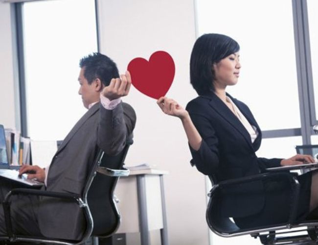 4 điều cần lưu ý khi có tình yêu nơi công sở 7 Các cặp đôi cần cân nhắc về mong muốn thăng tiến trong công việc.