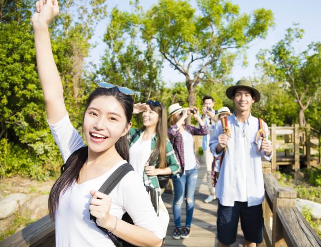 Top 5 ngành nghề có mức thu nhập cao dành cho người hướng ngoại 7 Hướng dẫn viên du lịch luôn là lựa chọn hàng đầu của những bạn thích trải nghiệm nhiều nơi, tiếp xúc nhiều người.