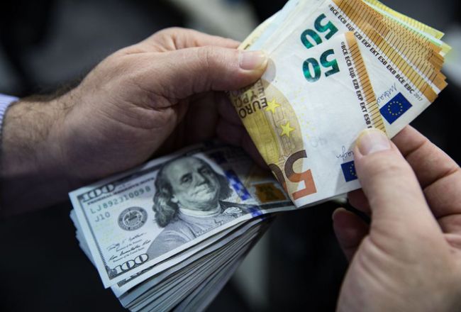 Mối nguy khi đồng Euro giảm mạnh, gánh nặng cho kinh tế châu Âu 6 đồng euro