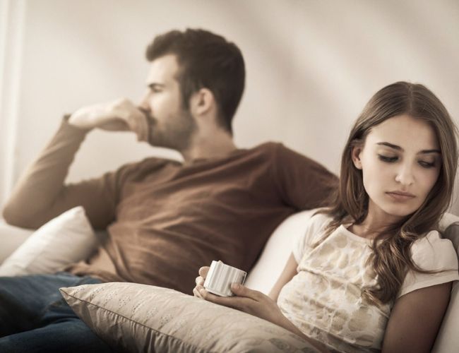 4 điều tối kỵ tạo nên hôn nhân không hạnh phúc 13 Không còn muốn trò chuyện, chia sẻ cùng nhau là dấu hiệu hôn nhân không hạnh phúc.