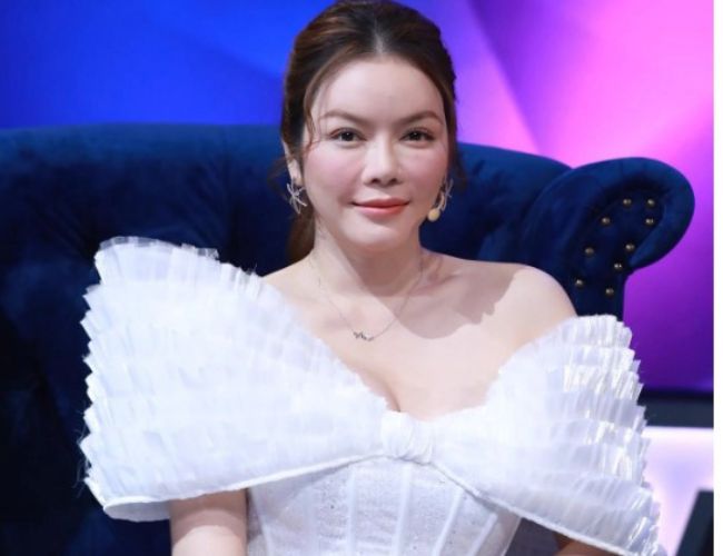 Lý Nhã Kỳ dừng lại ở mức bạn bè với chàng trai Việt kiều Đức 7 Cô đã bật khóc khi cảm nhận được tình cảm người hâm mô dành cho mình.