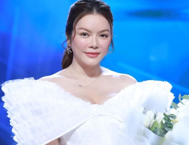 Lý Nhã Kỳ dừng lại ở mức bạn bè với chàng trai Việt kiều Đức 10 Sâu bên trong vẻ ngoài mạnh mẽ là cô nàng yếu đuối luôn mong muốn có một bờ vai vững chắc để dựa vào.