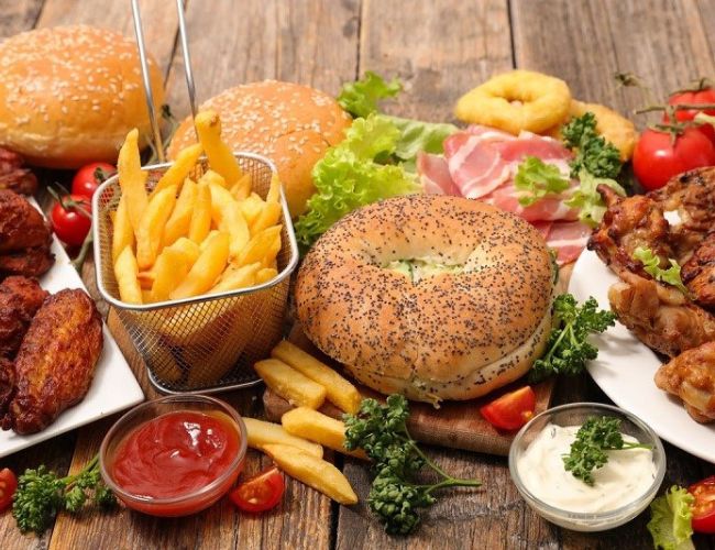 Những thực phẩm nên ăn để giảm mụn 7 han-che-an-thuc-an-nhanh