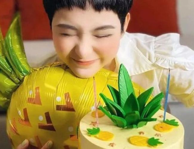 Hiền Hồ tái xuất sau khoảng thời gian vướng scandal "anh em nương tựa" 8 Nhiều người dễ dàng nhận ra cô nàng khi Dứa là tên fanclub của Hiền Hồ.