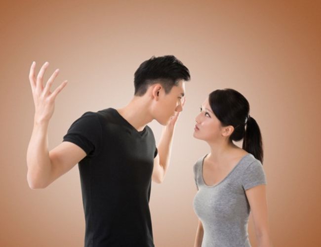 6 điều cần biết về ngoại tình trong tư tưởng 20 Họ dễ dàng chê bai và so sánh vợ với một người phụ nữ khác.