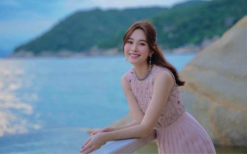Nhan sắc ngày càng thăng hạng của Hoa hậu Đặng Thu Thảo sau 10 năm đăng quang Miss Vietnam 2012 6 Nhan sắc ngày càng thăng hạng của Hoa hậu Đặng Thu Thảo khiến ai cũng ngưỡng mộ.