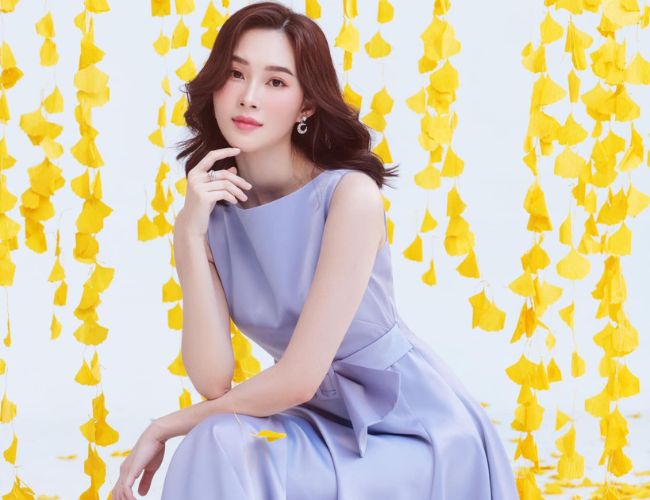 Nhan sắc ngày càng thăng hạng của Hoa hậu Đặng Thu Thảo sau 10 năm đăng quang Miss Vietnam 2012 10 Nét đẹp vượt thời gian của "thần tiên tỷ tỷ" Đặng Thu Thảo.