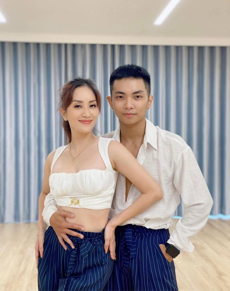 "Cô giáo dance sport" không hề lép vế so với chồng trẻ nhờ biết cách mặc "hack" tuổi - 9