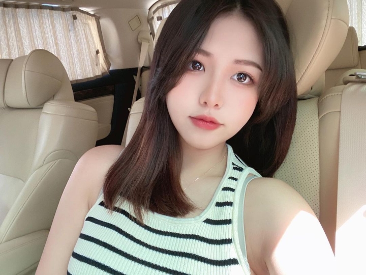 Cô nàng có tin đồn tình ái với "vua hài" Châu Tinh Trì thường mặc kiểu "chín ép" - 5