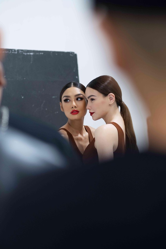 Hà Hồ đọ catwalk cùng Thảo Nhi Lê, Nhật Hà, Bảo Ngọc: Team Quậy Quài kết nạp thành viên mới? - Ảnh 2. Hà Hồ đọ catwalk cùng Thảo Nhi Lê, Nhật Hà, Bảo Ngọc: Team Quậy Quài kết nạp thành viên mới? - Ảnh 2.