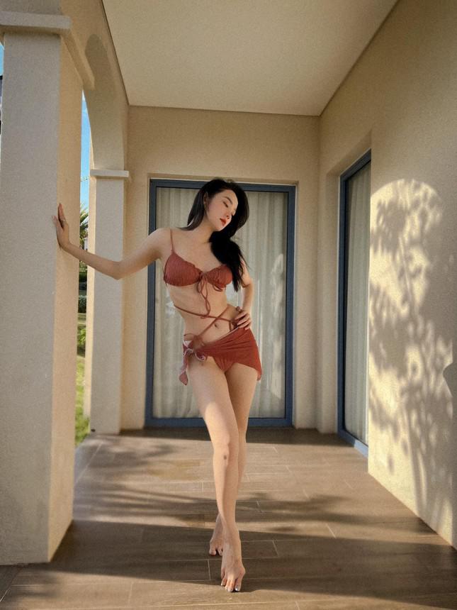 Minh Hằng nóng bỏng diện bikini khoe vòng eo 58 cm - 5