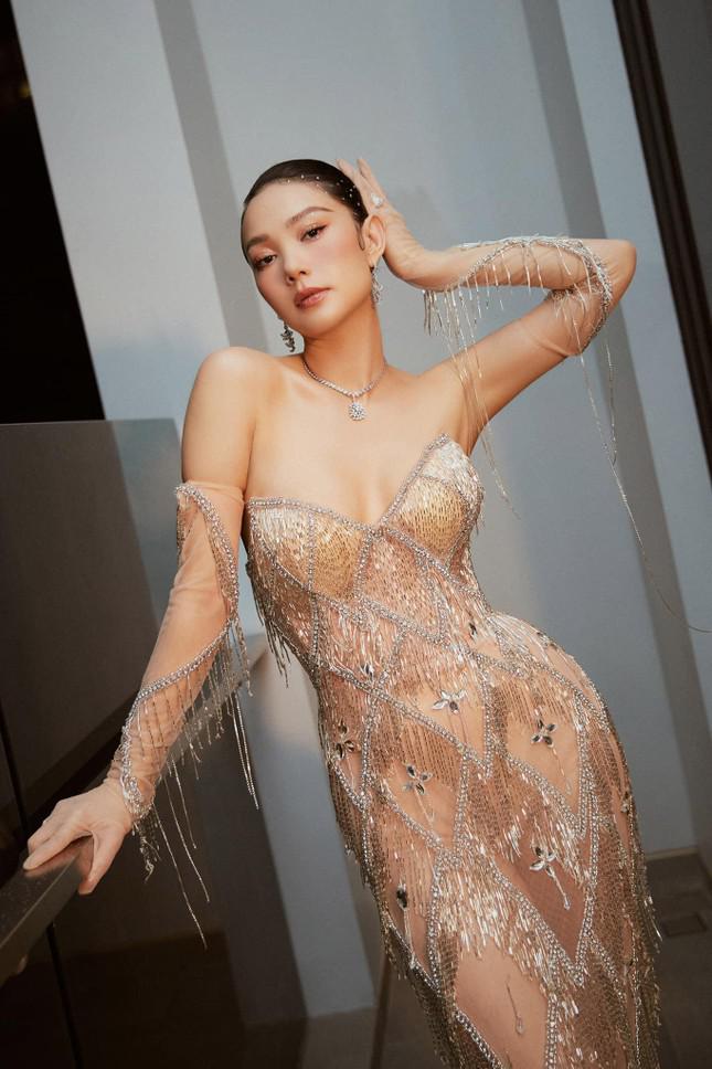 Minh Hằng nóng bỏng diện bikini khoe vòng eo 58 cm - 9