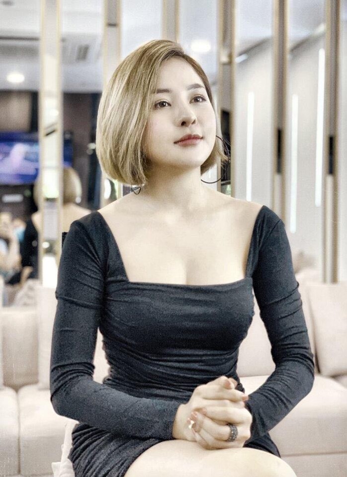 Hot girl Trâm Anh mê diện váy ngắn - 7