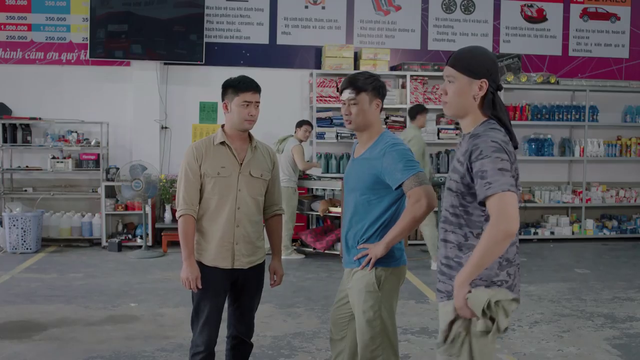 Ga-ra hạnh phúc - Tập 18: Bị đánh suýt chết, Trung trâu vẫn quyết nghĩ kế giúp anh Khải - Ảnh 2.