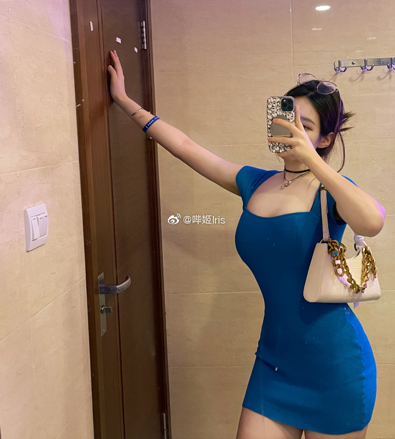 Nữ sinh Quảng Đông khéo mặc chiếc váy bodycon - 5