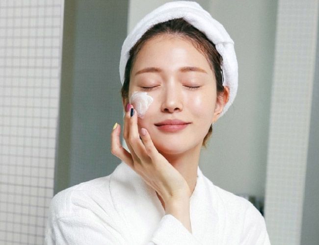 Phong cách Clean Girl - khi vẻ đẹp tự nhiên "lên ngôi" 18 Phong cách Clean Girl gửi gắm thông điệp về một làn da khỏe mạnh.