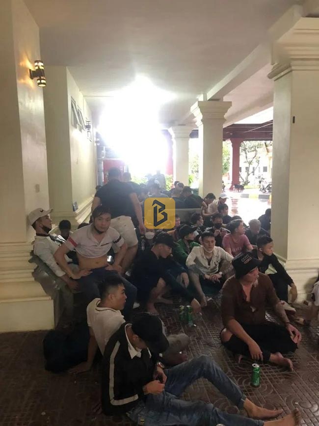 Lại xuất hiện video 100 người Việt tháo chạy khỏi Campuchia? 8 Sơ bộ ước tính có khoản 54 người đã chạy thoát và đang được hỗ trợ tại cửa khẩu Mộc Bài - Việt Nam