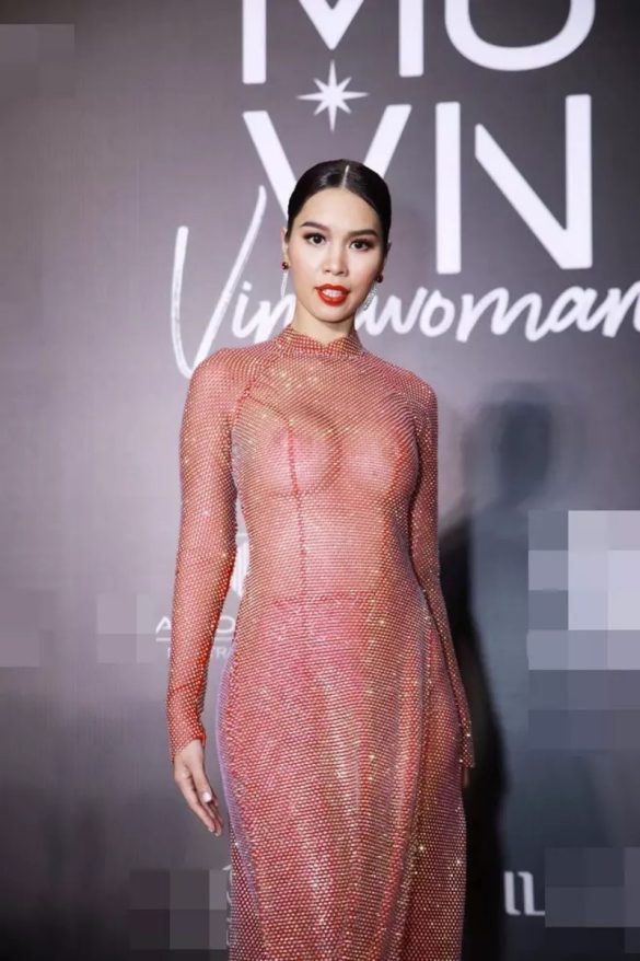 Hà Anh xin lỗi vì mặc áo dài xuyên thấu "gây sốc" ở chung kết HH Hoàn vũ - 1