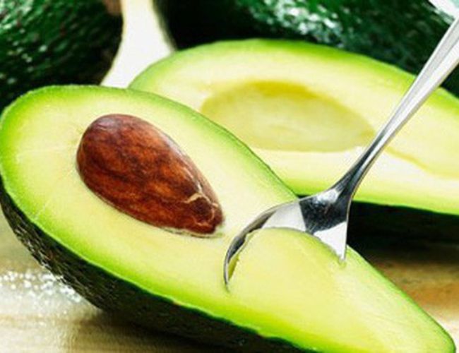 7 loại quả không nên ăn trước khi đi ngủ 7 Lượng mỡ thực vật trong bơ cao, ăn vào ban đêm sẽ khiến tích tụ thành mỡ gây tăng cân.