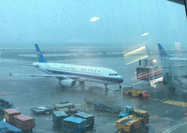 sân bay đóng của vì ảnh hưởng của siêu bão noru