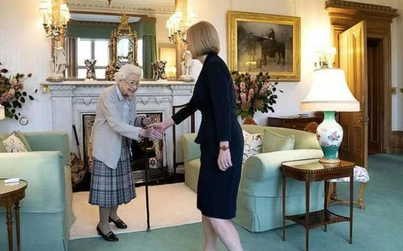 Bác sĩ chỉ ra dấu hiệu nhận biết cái chết của Nữ hoàng Elizabeth II 6 Bác sĩ chỉ ra một số dấu hiệu cho thấy Nữ hoàng Elizabeth II gần băng hà.
