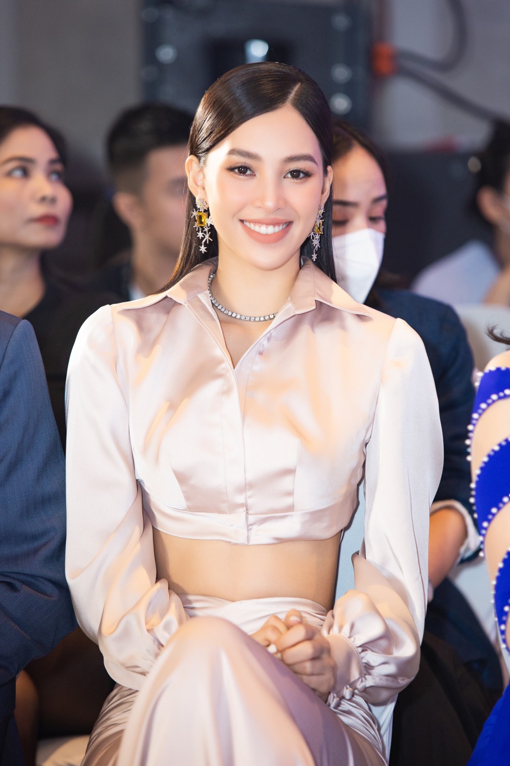 Công bố vương miện bạc tỷ đoá sen đại dương cho tân Miss World Vietnam 2022 - 6