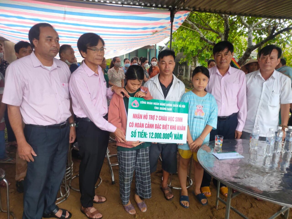 Thương tâm cô giáo mầm non bị lũ cuốn trôi để lại 3 con nhỏ và người chồng bị tai biến - 1665544026 70 Thuong tam co giao mam non bi lu cuon troi