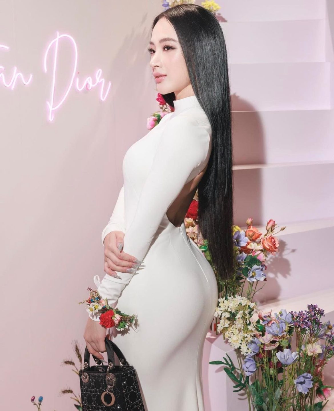 Ăn chay tập tạ: Angela Phương Trinh có body nữ thần, mặc kín vẫn toả sáng theo cách riêng - 1