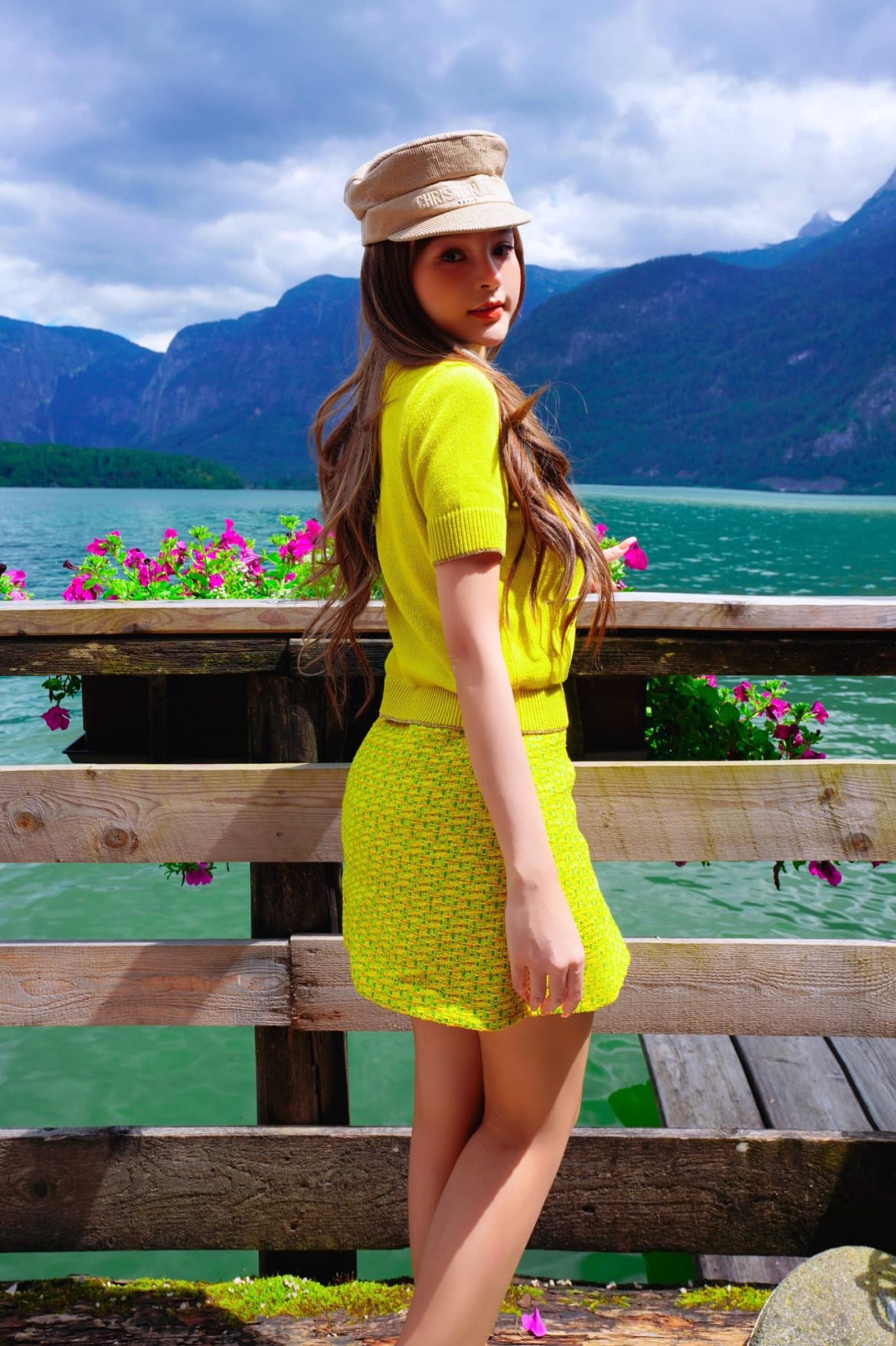 "Hot girl ở lâu đài 80 tỷ" diện đồ giá trăm triệu đi du lịch châu Âu - 4