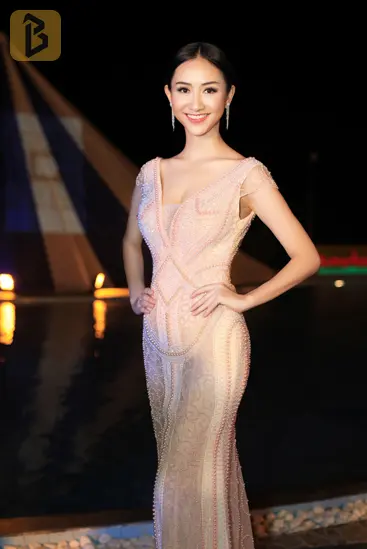 Á hậu Hà Thu lọt vào top 17 chung cuộc và giành được giải thưởng phụ Miss Popularity của Hoa hậu Liên lục địa 2015.