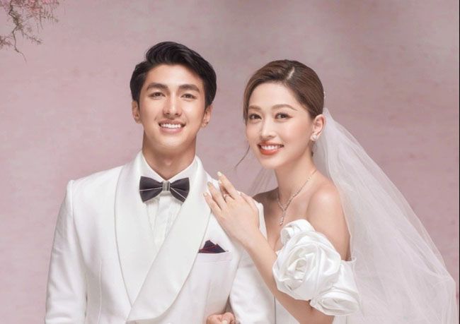 Á hậu Phương Nga giải thích về quy định khách mời nữ không mặc váy trắng trong tiệc cưới 6 Á hậu Phương Nga giải thích về quy định khách mời nữ không mặc váy trắng trong tiệc cưới.