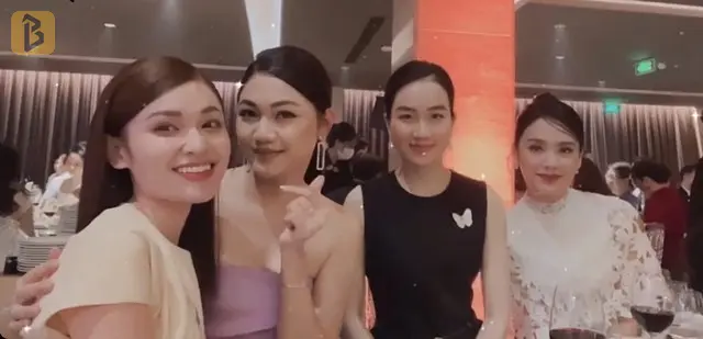 Toàn cảnh đám cưới Đỗ Mỹ Linh và ông xã doanh nhân: lễ đường được trang trí như vườn cổ tích, dàn sao Việt đình đám đổ bộ 18 Á hậu Thùy Dung và á hậu Thanh Tú là bạn thân thiết của cô dâu.