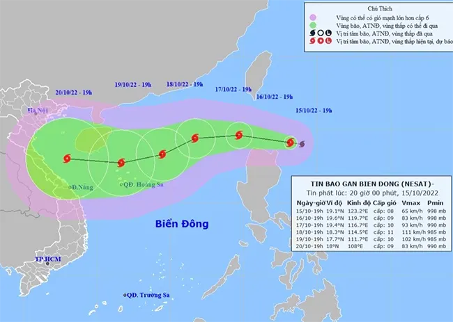 Bão Nesat giật cấp 10 xuất hiện gần Biển Đông, khả năng còn mạnh thêm 6 Vị trí và hướng di chuyển tiếp theo của bão Nesat. (Ảnh: Trung tâm Dự báo KTTVQG).
