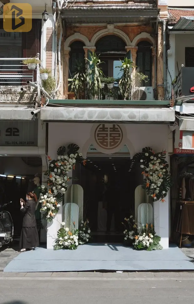 Cổng hoa cưới tại nhà riêng của Hoa hậu Đỗ Mỹ Linh.