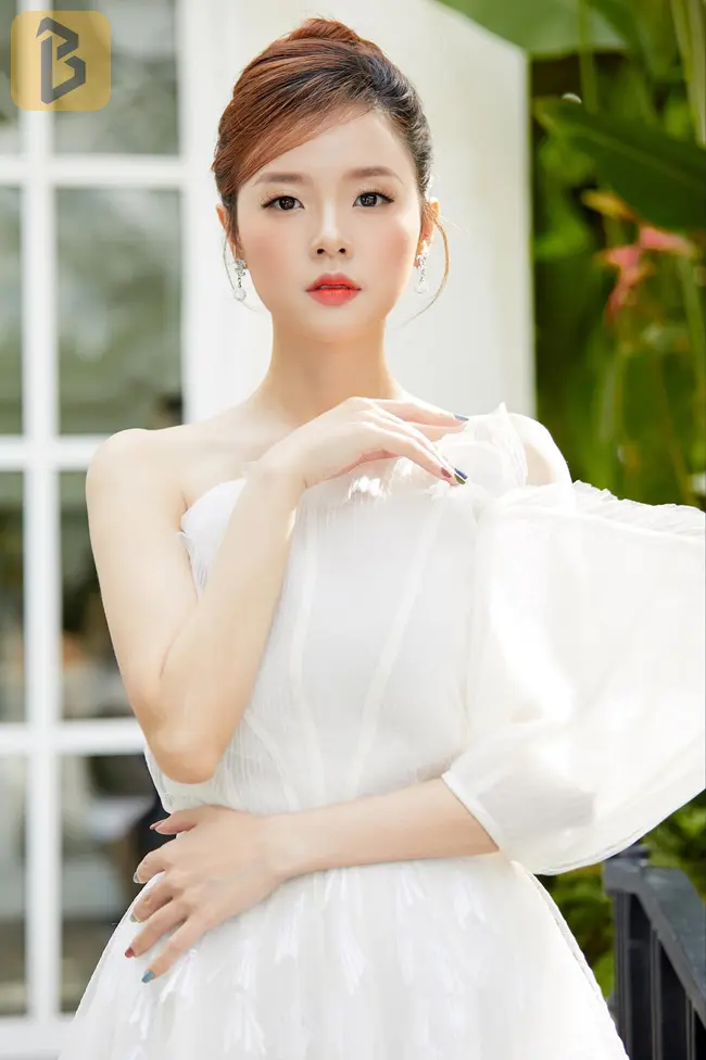Midu lên tiếng về tin đồn có thai 9 Midu đạt được nhiều thành công trong sự nghiệp diễn xuất của mình.
