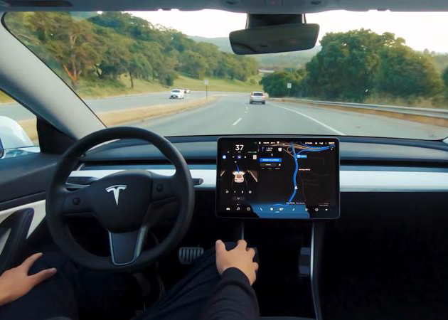 Hãng xe Tesla của Elon Musk bị điều tra hình sự vì liên quan đến một số vụ tai nạn