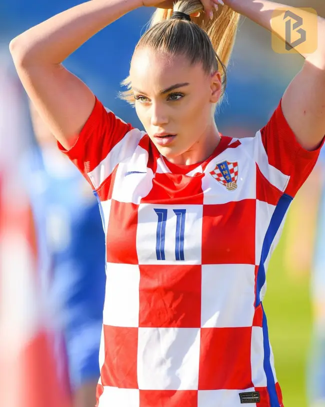 Chiêm ngưỡng vẻ đẹp bốc lửa của các nữ cầu thủ đẹp nhất thế giới - Ana Maria Markovic