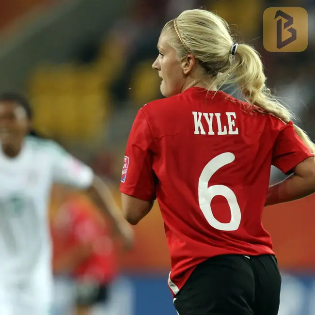 Chiêm ngưỡng vẻ đẹp bốc lửa của các nữ cầu thủ đẹp nhất thế giới - Kaylyn Kyle 0