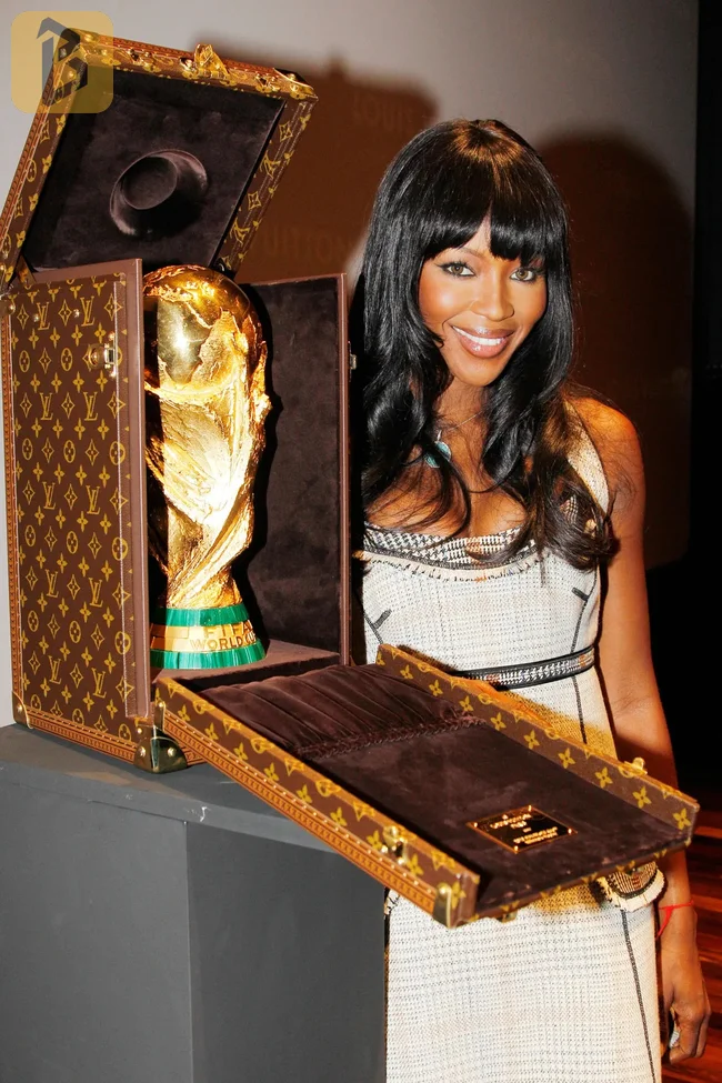 Có thể thấy, Louis Vuitton đã giữ nguyên thiết kế cũ của chiếc hộp qua các mùa World Cup. 