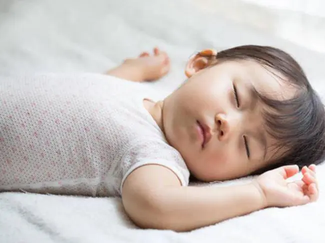 Có nên cho trẻ ngủ riêng không?