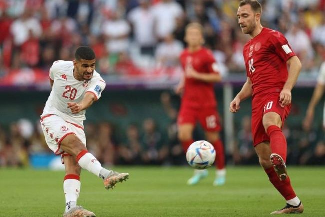 Đan Mạch hòa Tunisia bởi cầu thủ thực hiện không thành công cú đánh đầu