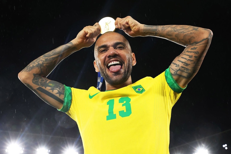 Tuyển Brazil triệu tập Alves dự World Cup 2022.
